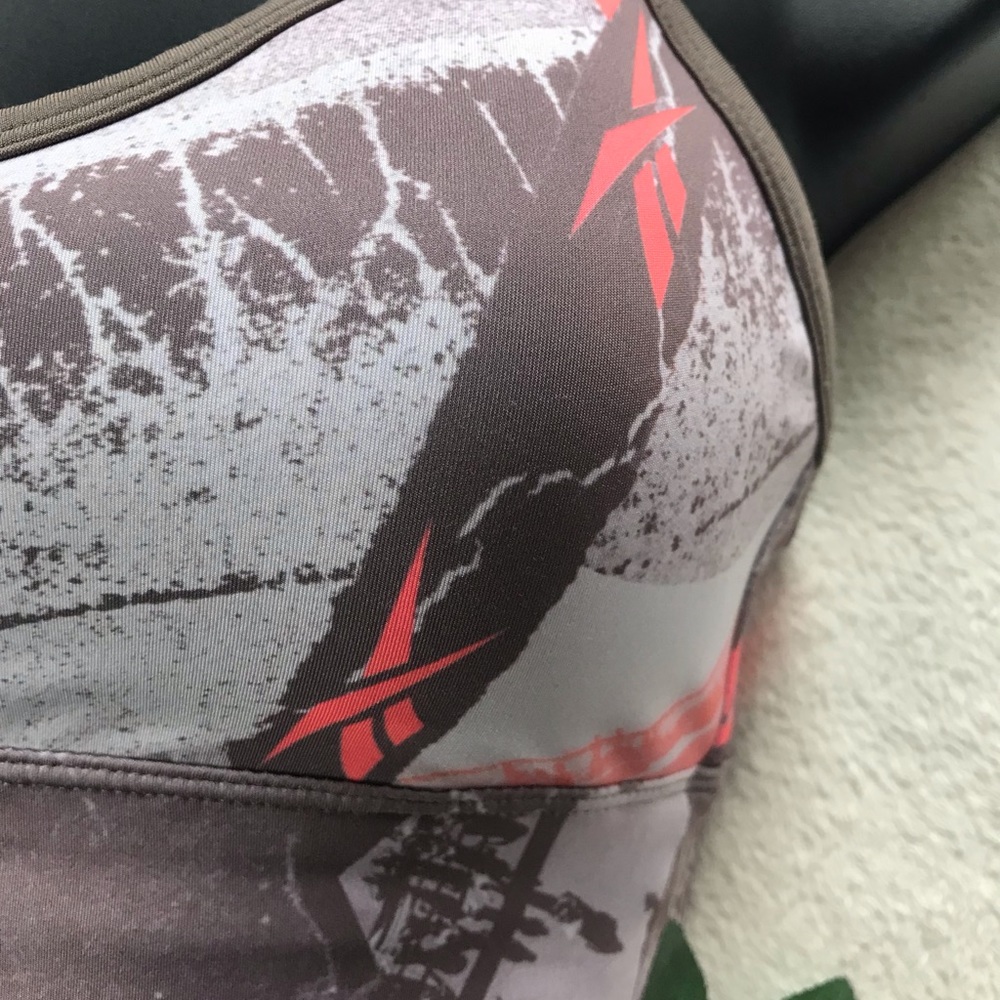 Reebok Workout Ready AOP marble print sports bra - Picture 4 of 10